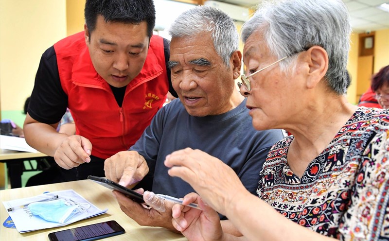 Nhiều người châu Á trì hoãn việc nghỉ hưu không phải chỉ vì lương