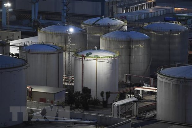 OPEC+ giữ nguyên mức cắt giảm sản lượng 2 triệu thùng mỗi ngày