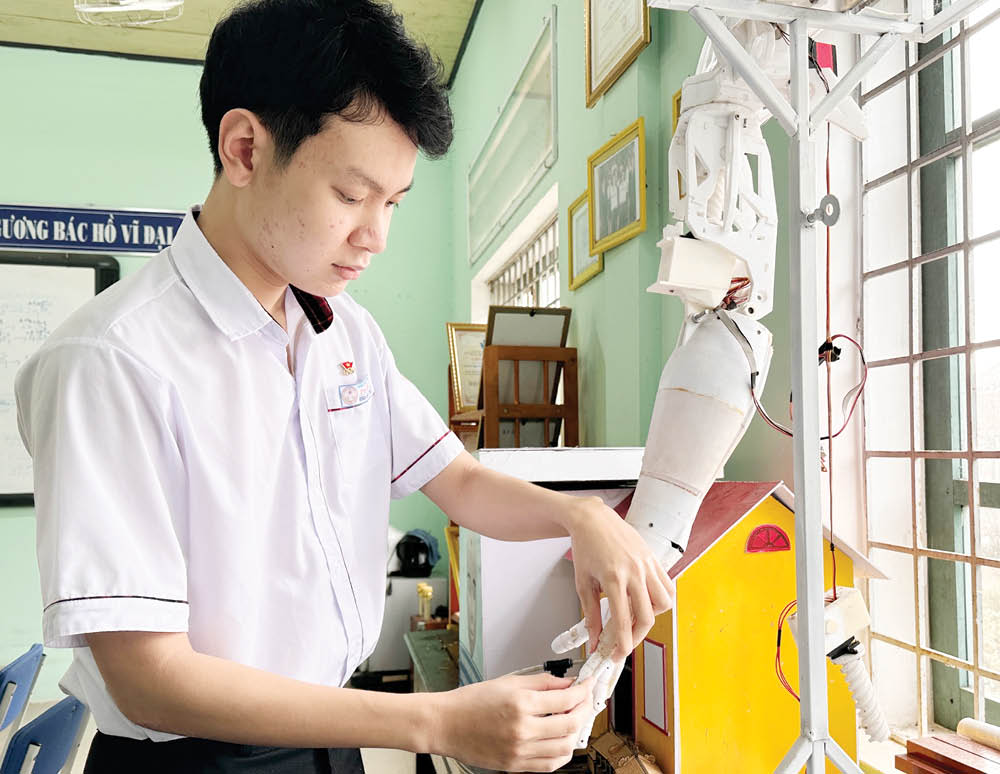 Nguyễn Khoa Hùng - Học sinh 3 tốt