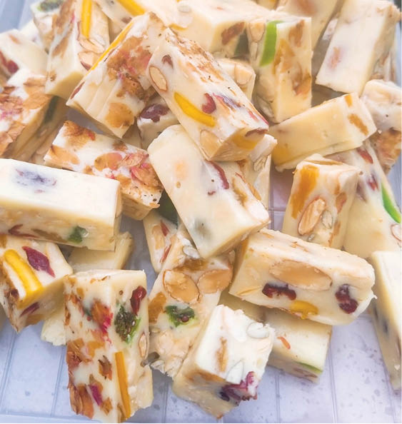 Đầu năm làm kẹo hạnh phúc