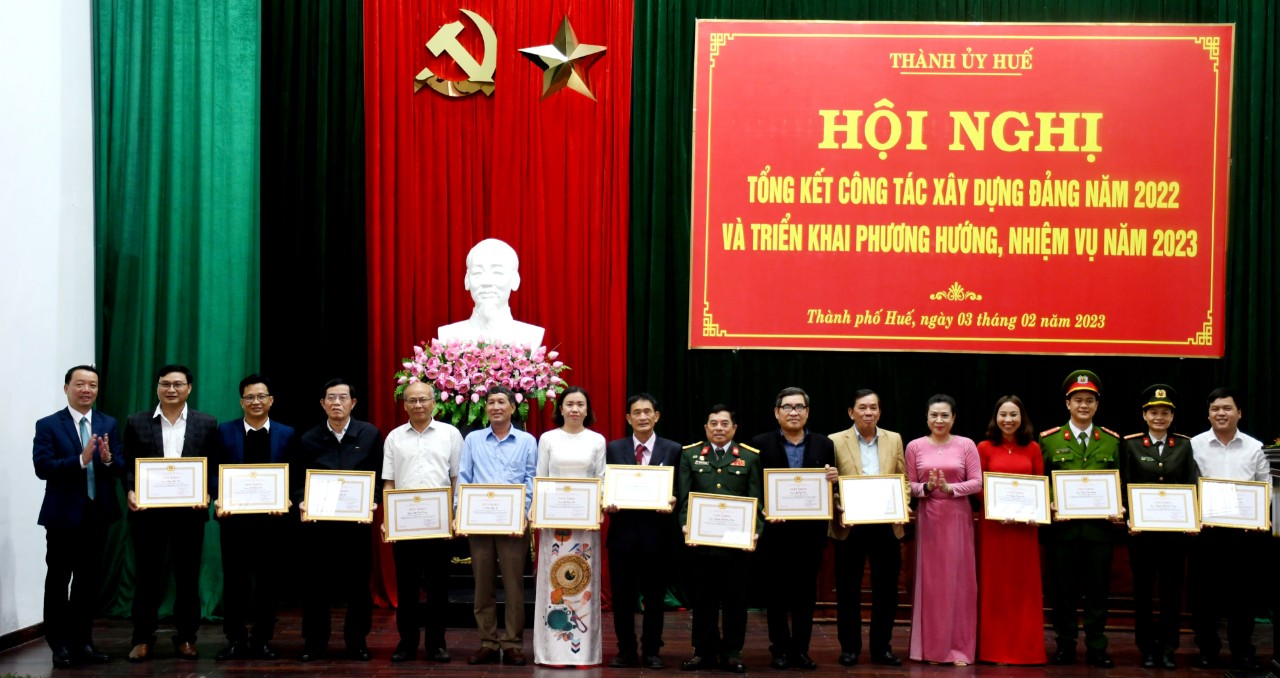 Thành ủy Huế khen thưởng 79 tập thể, cá nhân có thành tích xuất sắc trong năm 2022
