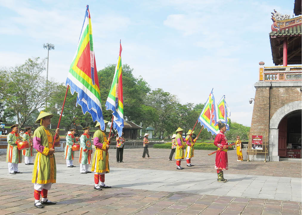 Làm “sống” không gian di sản