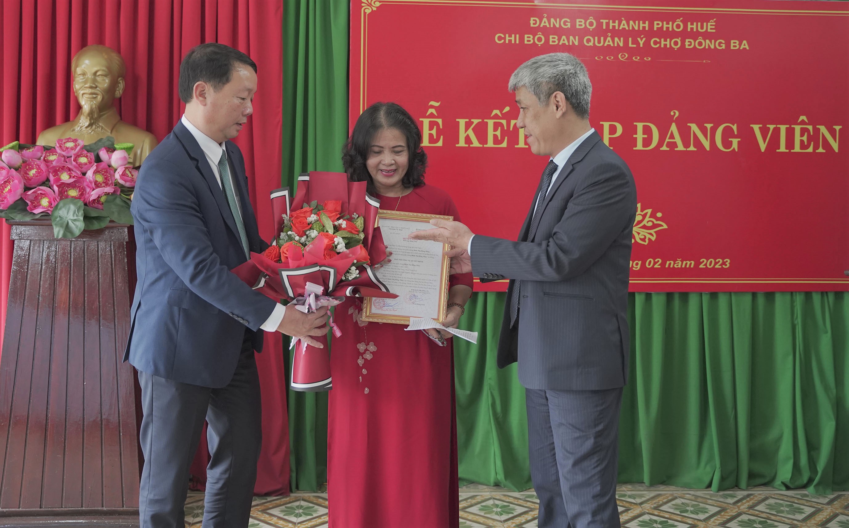 Tiểu thương tuổi 60 vào Đảng