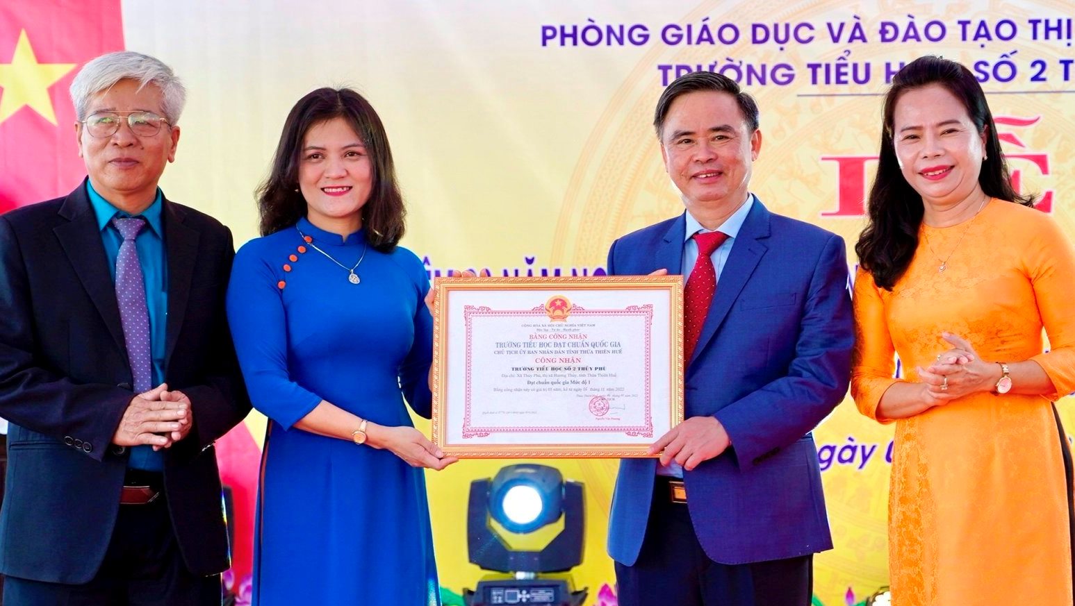 Trường tiểu học số 2 Thủy Phù đón bằng công nhận đạt chuẩn quốc gia