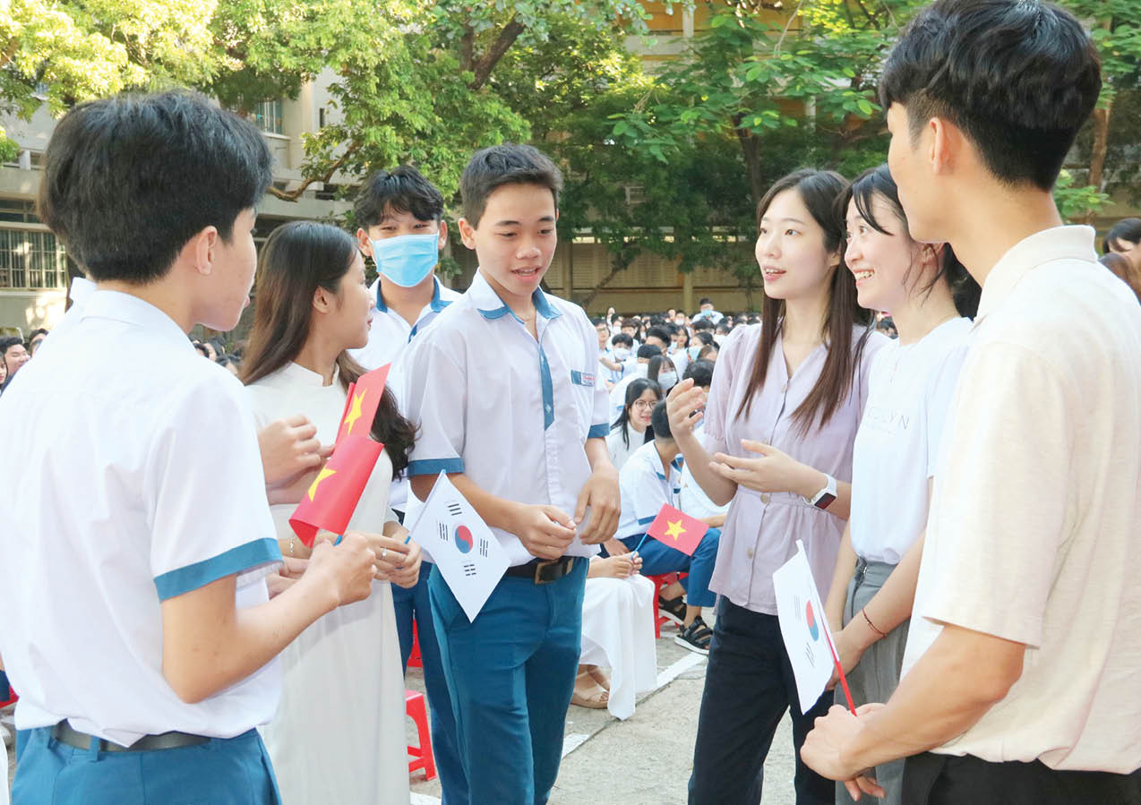 Giao lưu, hợp tác quốc tế trong giảng dạy