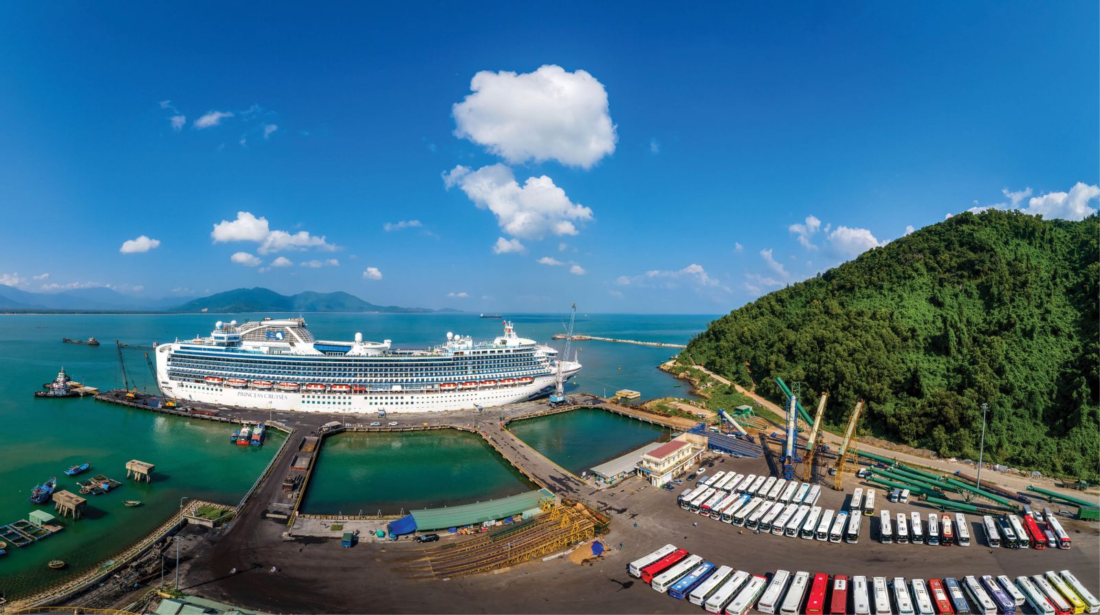 Hue and the expectation to become the city with the most dynamic seaport in the Central Region