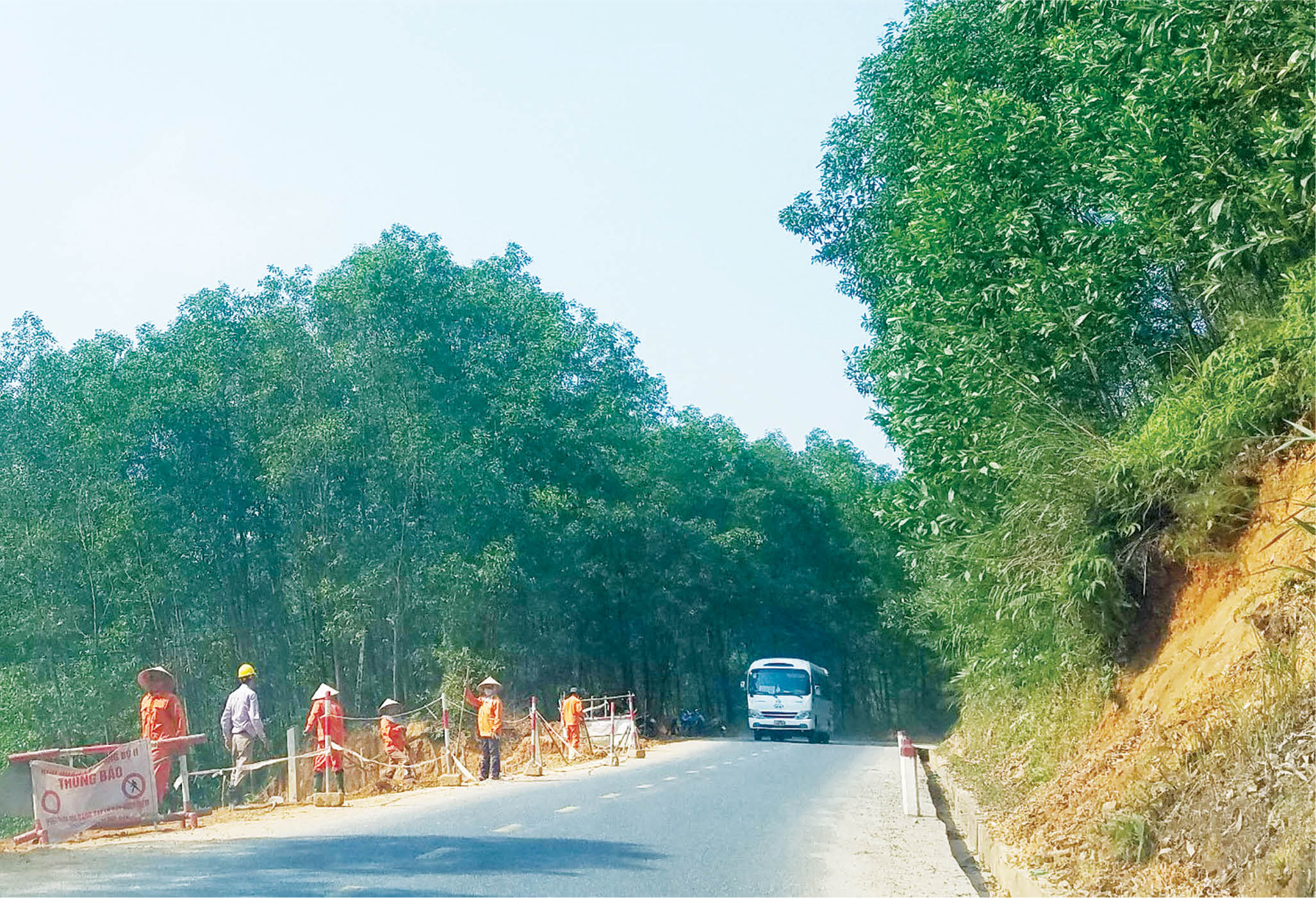 Nâng cấp Quốc lộ 49 đảm bảo an toàn giao thông