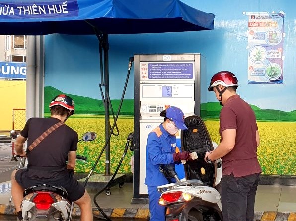 Xăng tăng, dầu giảm