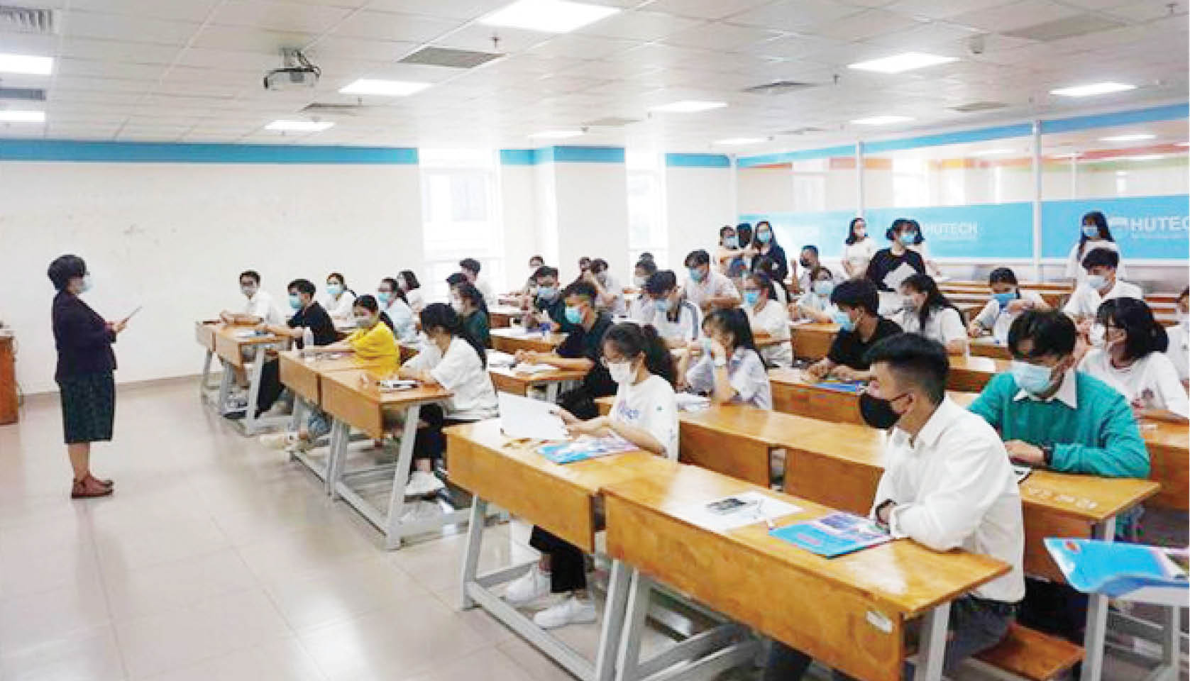 Cẩn trọng khi luyện thi đánh giá năng lực trên mạng