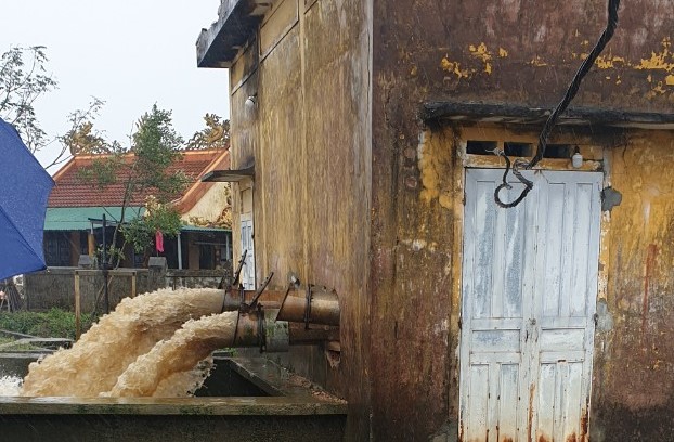 Bơm tiêu đón nước phòng ngập lúa đông xuân