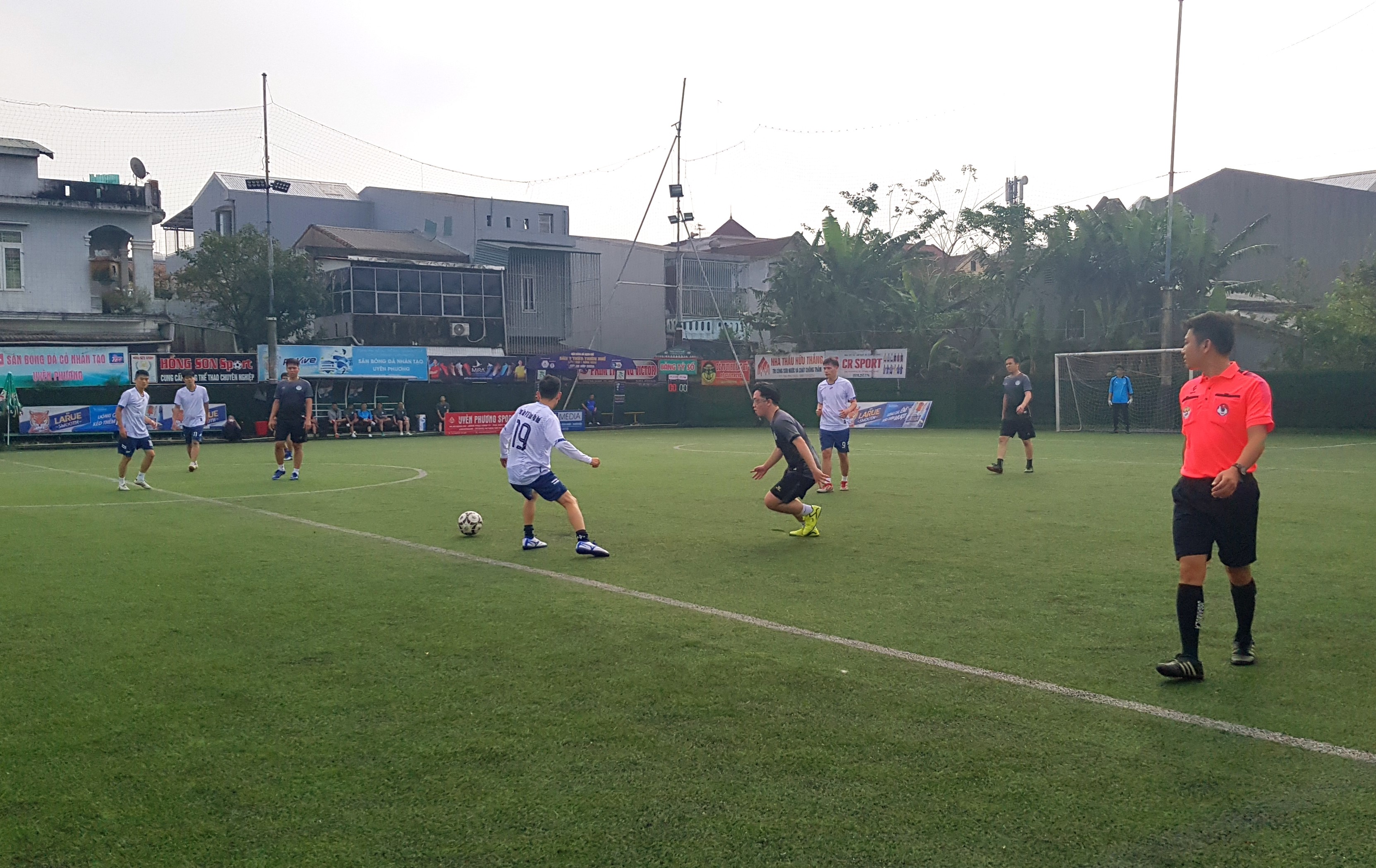 400 vận động viên tham gia giải bóng đá nam và giải cầu lông đồng đội Công đoàn ngành Y