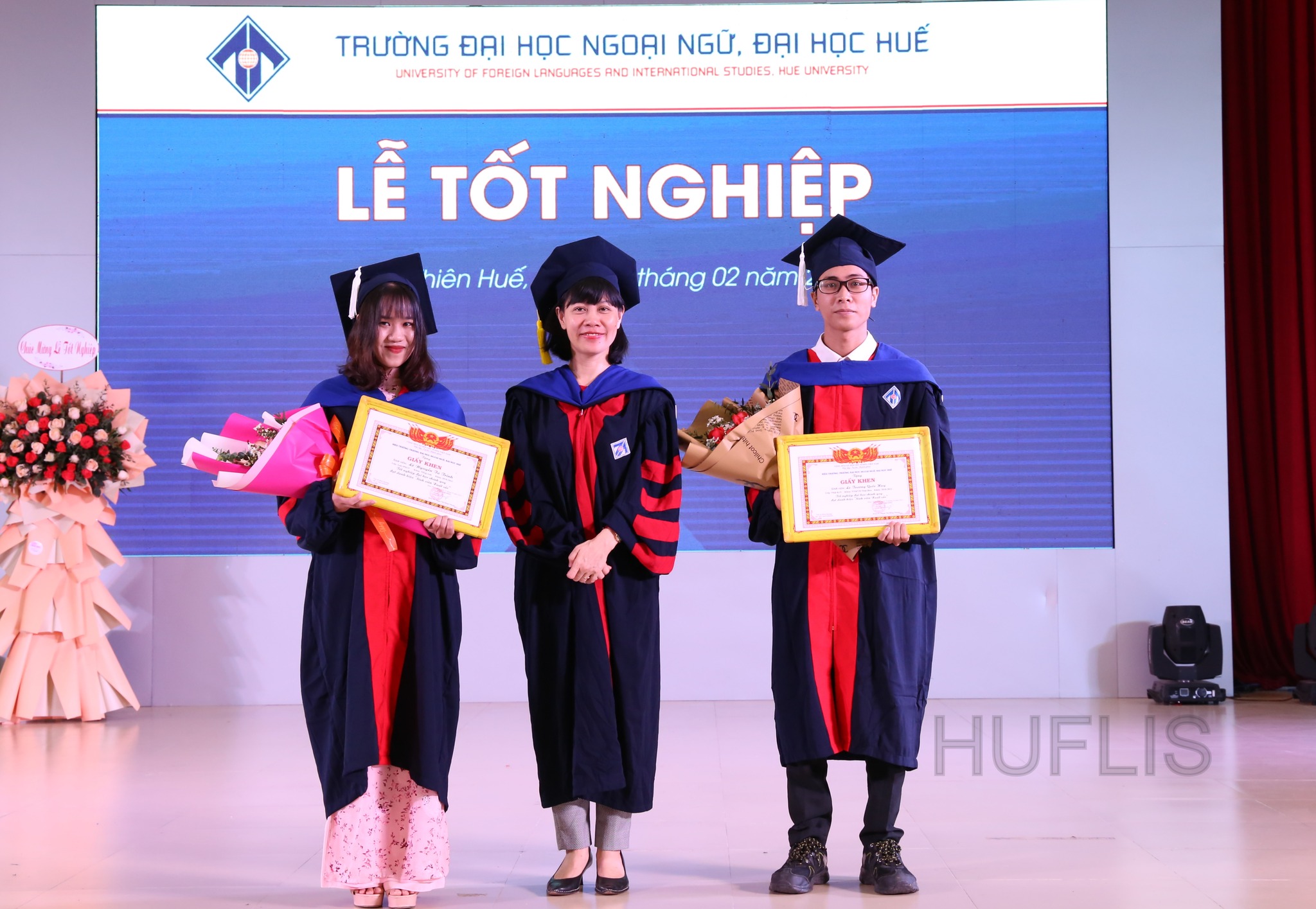 Trường đại học Ngoại ngữ trao bằng cho hơn 220 tân tiến sĩ, thạc sĩ, cử nhân
