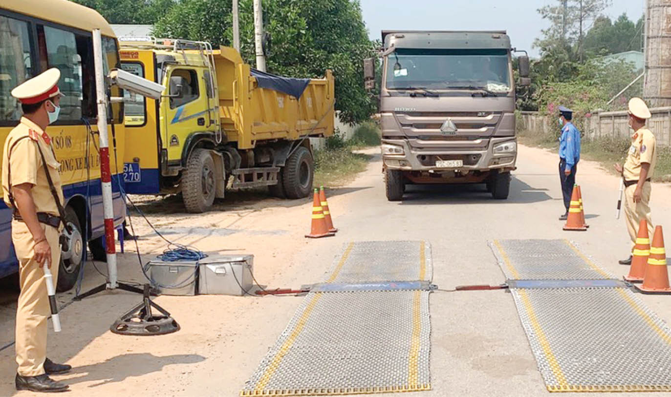 Thượng tôn pháp luật để xây dựng văn hóa giao thông an toàn