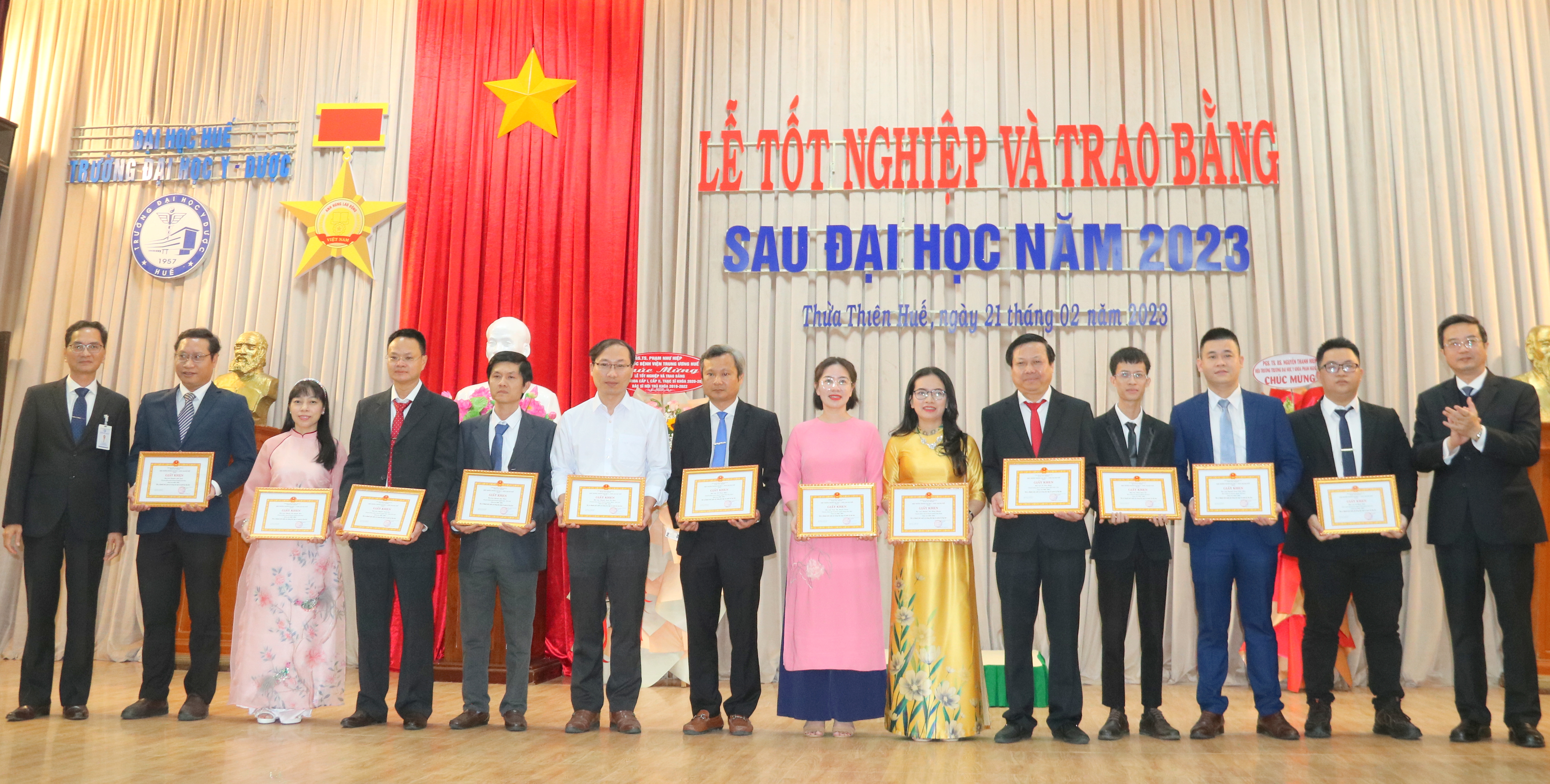 Trao bằng chuyên khoa cấp I, cấp II, thạc sĩ, bác sĩ nội trú cho 355 học viên