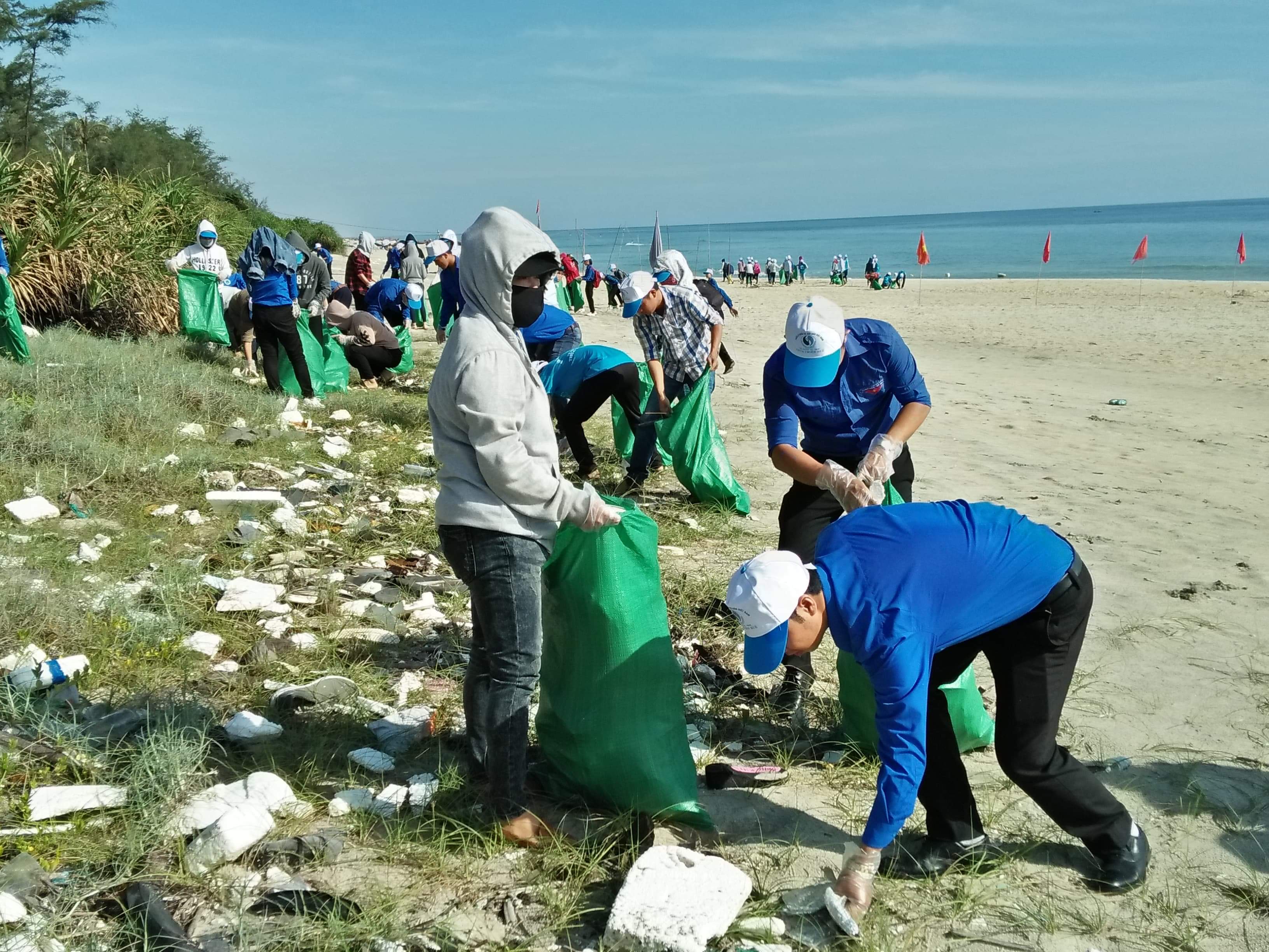 Thu gom hơn 300kg rác thải từ hoạt động thuỷ sản