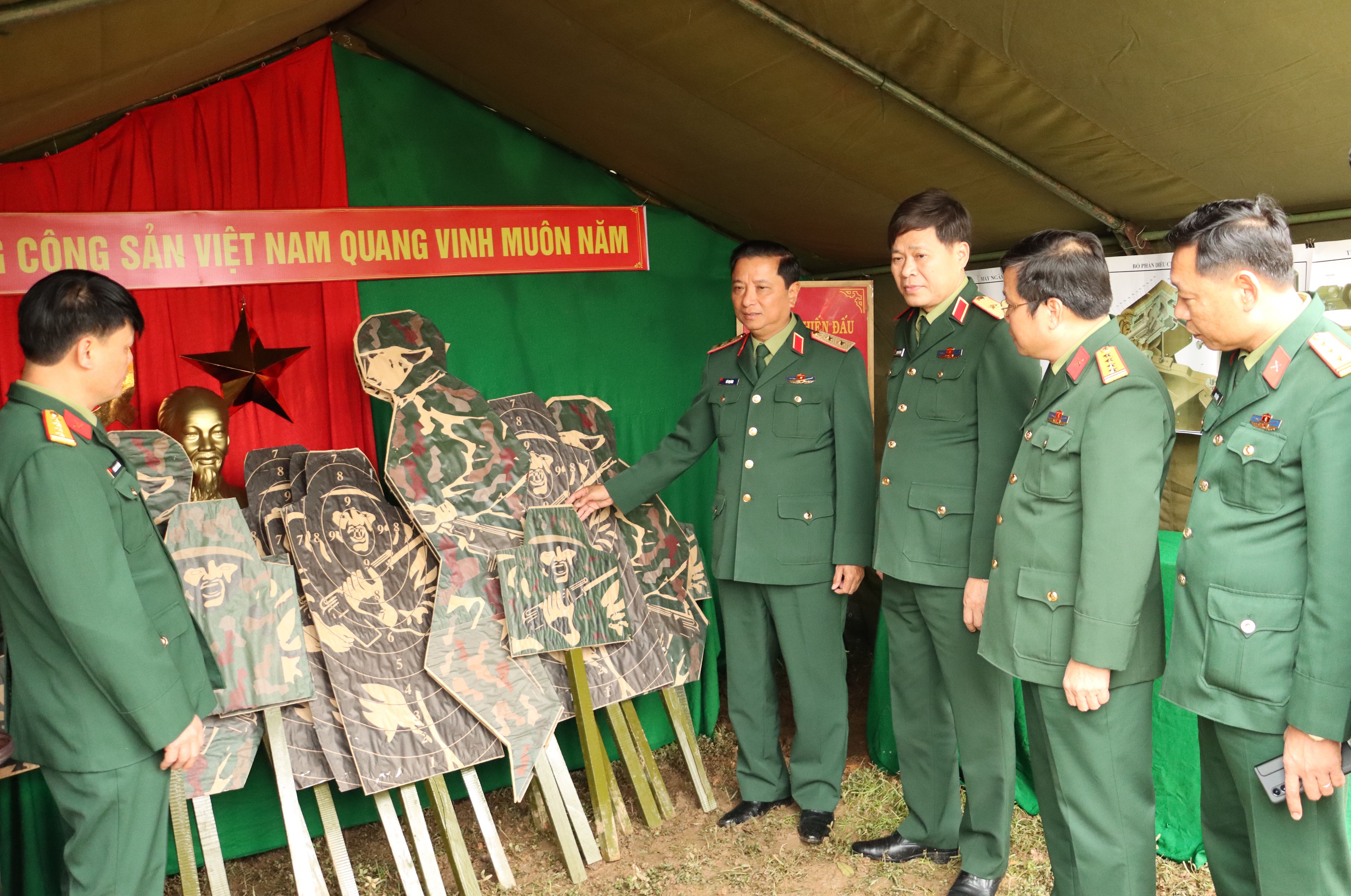 Kiểm tra công tác chuẩn bị ra quân huấn luyện