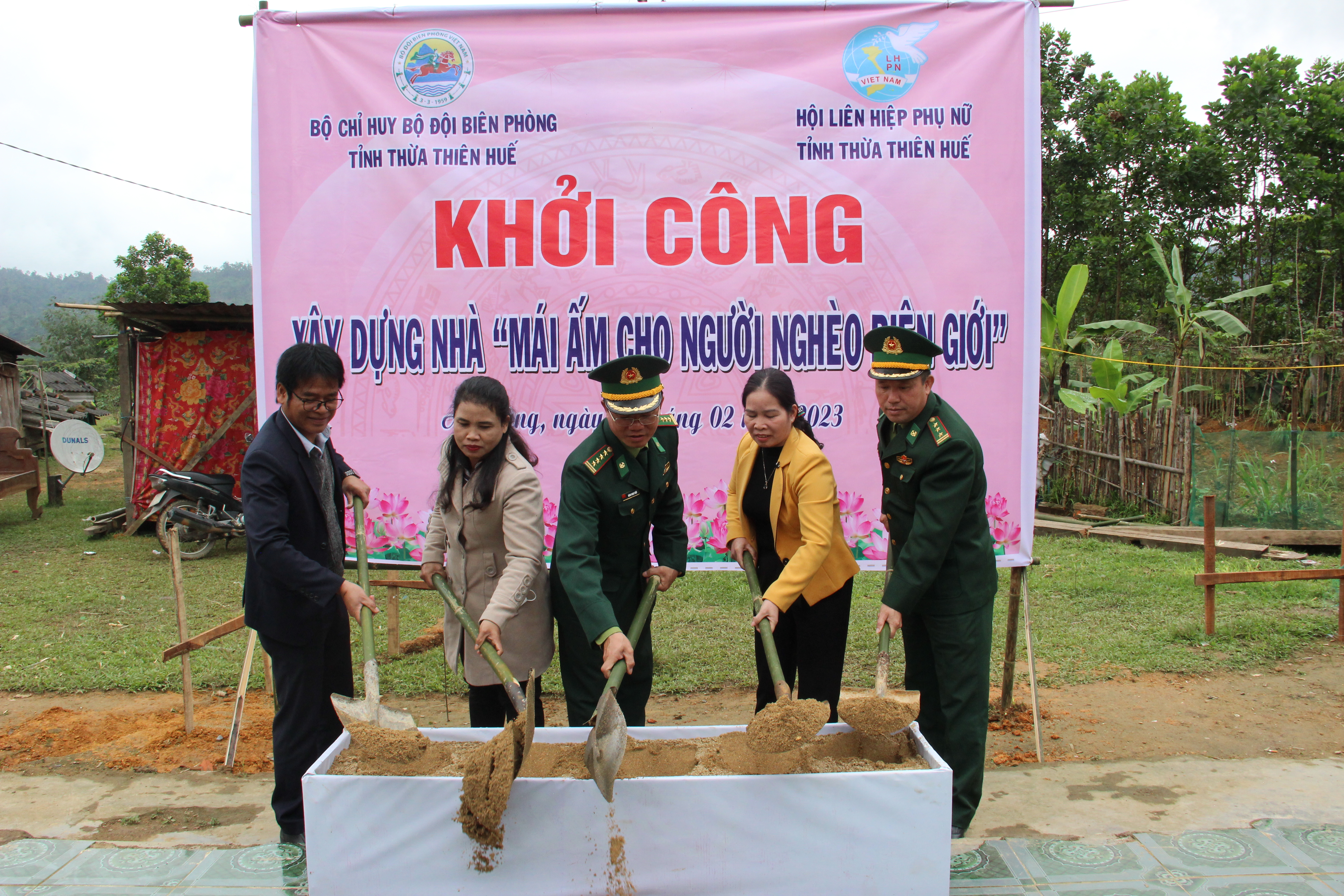 Xây dựng Mái ấm cho người nghèo biên giới