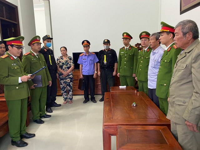 Bắt 4 đối tượng lập khống hồ sơ, tham ô hơn 34 tỷ đồng