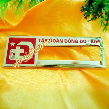 cung cấp biển tên nhân viên, làm biển tên nhân viên, biển chức vụ cài áo, thẻ tên đeo áo