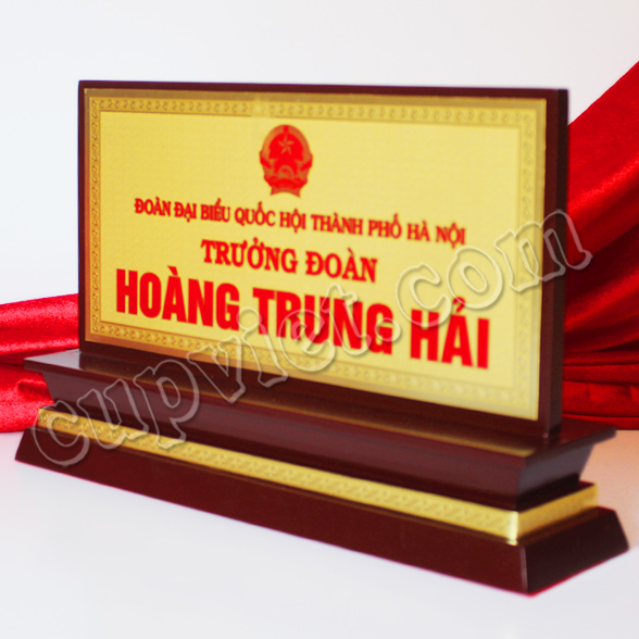 chỗ cung cấp biển chức danh gỗ đồng, làm biển tên gỗ đồng, biển chức vụ mặt đồng