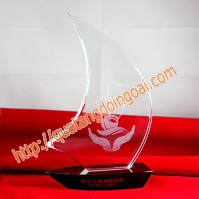 cung cấp kỷ niệm chương pha lê, biểu trưng pha lê, quà tặng chặn giấy