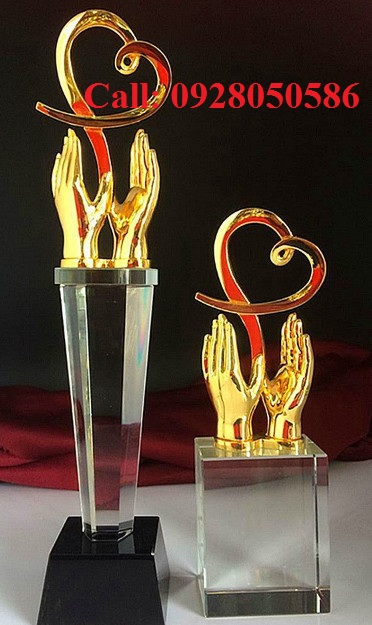 sản xuất cúp vàng vinh danh, nhận đúc cúp đồng lưu niệm, bán cúp doanh nhân doanh nghiệp