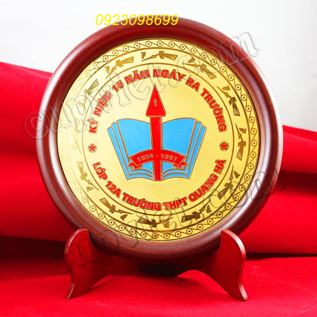 chuyên bán kỷ niệm chương đồng, quà tặng lưu niệm, đĩa truyên thống