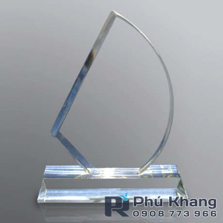 Xưởng sản xuất kỷ niệm chương pha lê, làm cúp pha lê tuyên dương