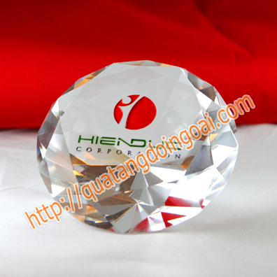 Đại chỉ cung cấp cúp pha lê, chế tác pha lê khối, pha lê màu