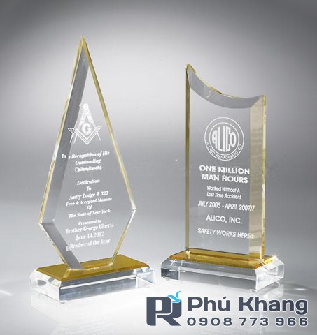 Xưởng sản xuất chặn giấy quà tặng, sản xuất kỷ niệm chương, biểu trưng pha lê