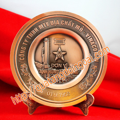 làm quà tặng truyền thống, kỷ niệm chương vinh danh, quà tặng lưu niệm, bảng vinh danh