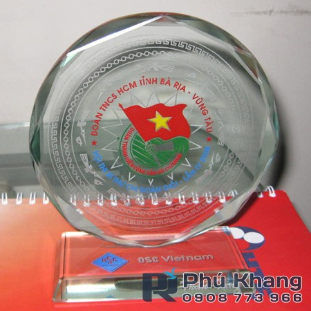 Sản xuất cúp thủy tinh giá rẻ, quà để bàn pha lê, sản xuất kỷ niệm chương quà tặng