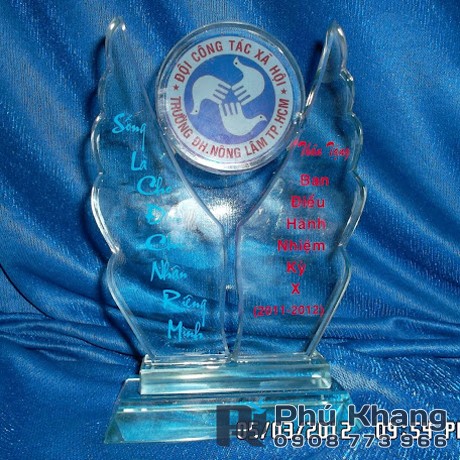 Sản xuất cúp thủy tinh, kỷ niệm chương pha lê, quà để bàn thủy tinh