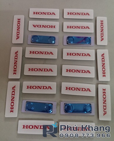Sản xuất huy hiệu nhựa, pin nhựa cài áo, huy hiệu mica giá rẻ