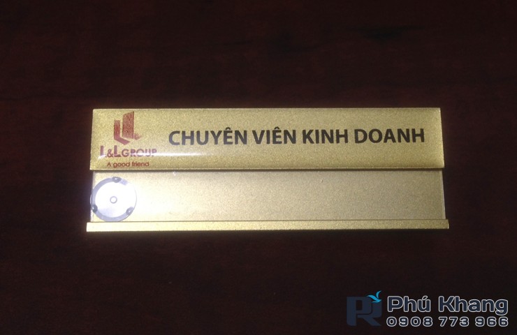 Sản xuất bảng tên nhân viên giá rẻ