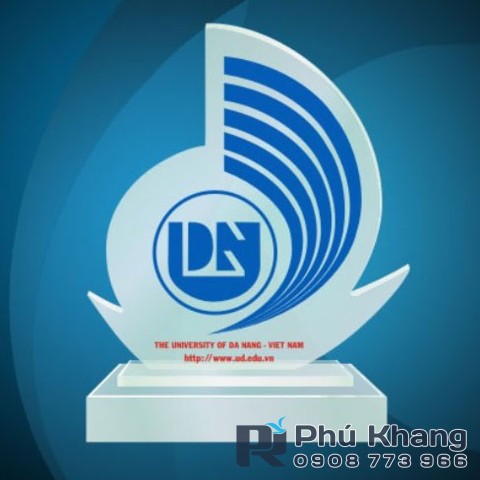 Xưởng sản xuất quà tặng kỷ niệm chương, biểu trưng pha lê thủy tinh