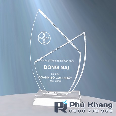Cơ sở cung cấp quà tặng kỷ niệm chương pha lê thủy tinh