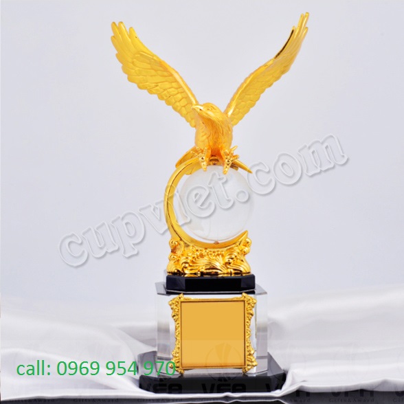 Sản xuất cúp vinh danh,làm cúp doanh nhân,cúp trao giải,cúp lưu niệm bằng đồng,cúp vàng doanh nghiệp,đúc cúp đồng doanh nhân, mạ vàng cúp giải thưởng