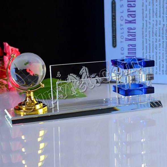 đặt làm ống căm bút để bà,sản xuất chặn giấy pha lê,kỉ niệm pha lê,ống cắm bút pha lê