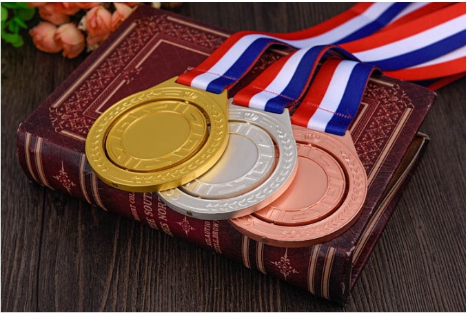 Nơi bán cúp thể thao,cúp bóng đá ,cúp trao giải thưởng,cúp tennis, cầu lông