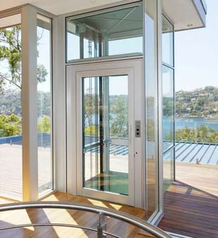 Sử dụng thang máy tải hàng Mitsubishi