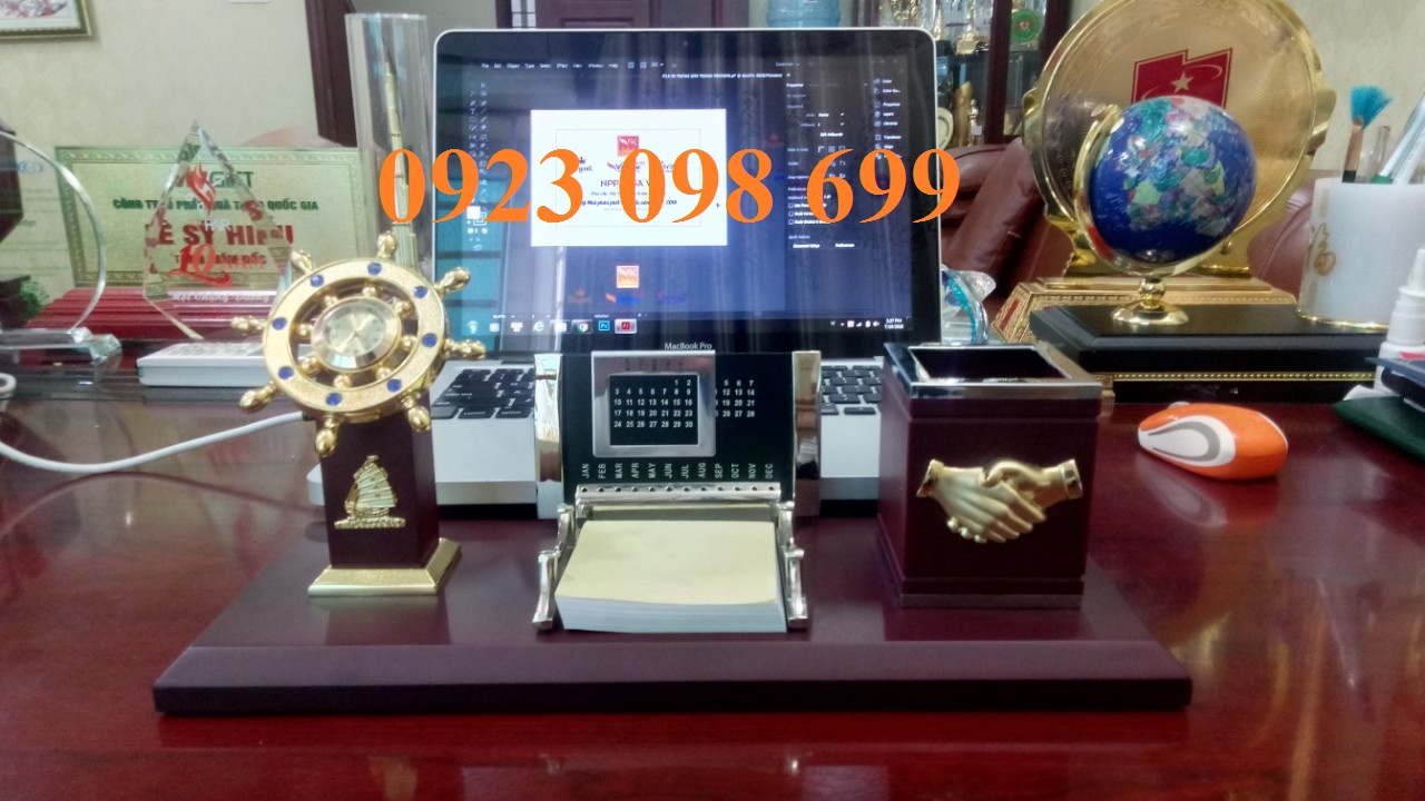 bán bộ để bàn, bộ quà tặng gỗ đồng, bộ để bàn tặng sếp, ống cắm bút để bàn