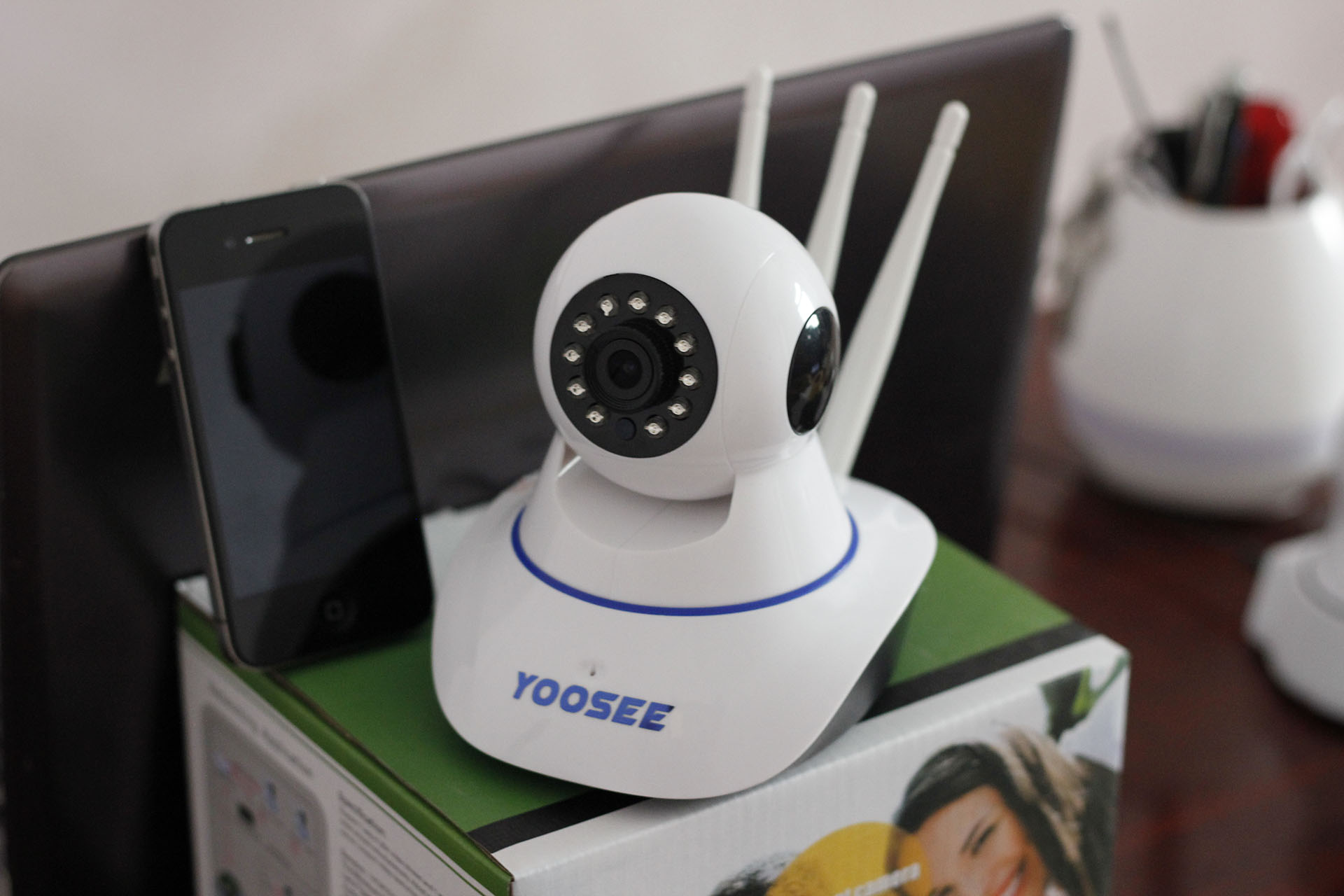 Camera wifi IP xoay 360 độ. Đàm thoại 2 chiều, báo có trộm