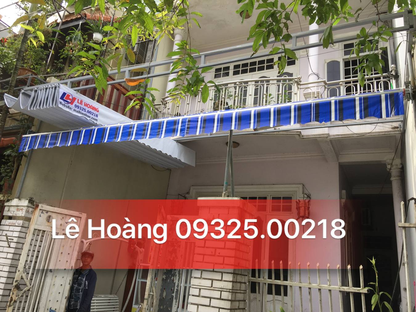 Mái hiên Huế, Mái hiên di động Huế, bạt kéo lượn sóng, mái che, bạt quay, bạt thả Mái hiên Lê Hoàng  Mái hiên di động tại Thừa Thiên Huế với đội ngũ thiết kế giàu ý tưởng, phong cách chuyên nghiệp, chúng tôi mong muốn thiết kế và cung cấp những mẫu mái hiên di động đẹp nhất đáp ứng được nhu cầu của mọi quý khách hàng  Mái hiên di động tại Thừa Thiên Huế Với tiêu chí luôn vì lợi ích của khách hàng  và uy tín của công ty, chúng tôi hy vọng sẽ luôn là người bạn đồng hành đáng  tin cậy phục vụ sự phát triển của Quý khách hàng mọi lúc mọi nơi.  Đến với chúng tôi chắc chắn quý khách sẽ yên tâm về chất lượng sản phẩm và dịch vụ hoàn hảo nhất.  Chúng tôi  chuyên sản xuất & phân phối các loại mái hiên di động với nhiều kiểu dáng,  chất lượng cao và giá thành hợp lý nhất tại Tỉnh Thừa Thiên Huế  *Chuyên tư vấn lắp đặt và sửa chữa: -Mái hiên di động. -Mái kéo xếp trượt di động. -Mái thả tự cuốn di động. -Mái hiên di động chữ A. -Mái hiên vòm,nhà vòm. -Mái vòm cố định, mái tôn. -Lắp bạt che nhà xe nhà xưởng. -Quảng cáo,