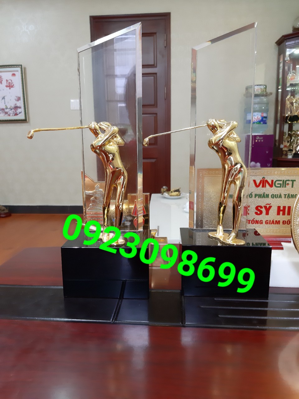 Cơ sở sản xuất cúp thủy tinh, cúp lưu niệm, biểu trưng lưu niệm, bán cúp pha lê, cúp biểu tượng golf