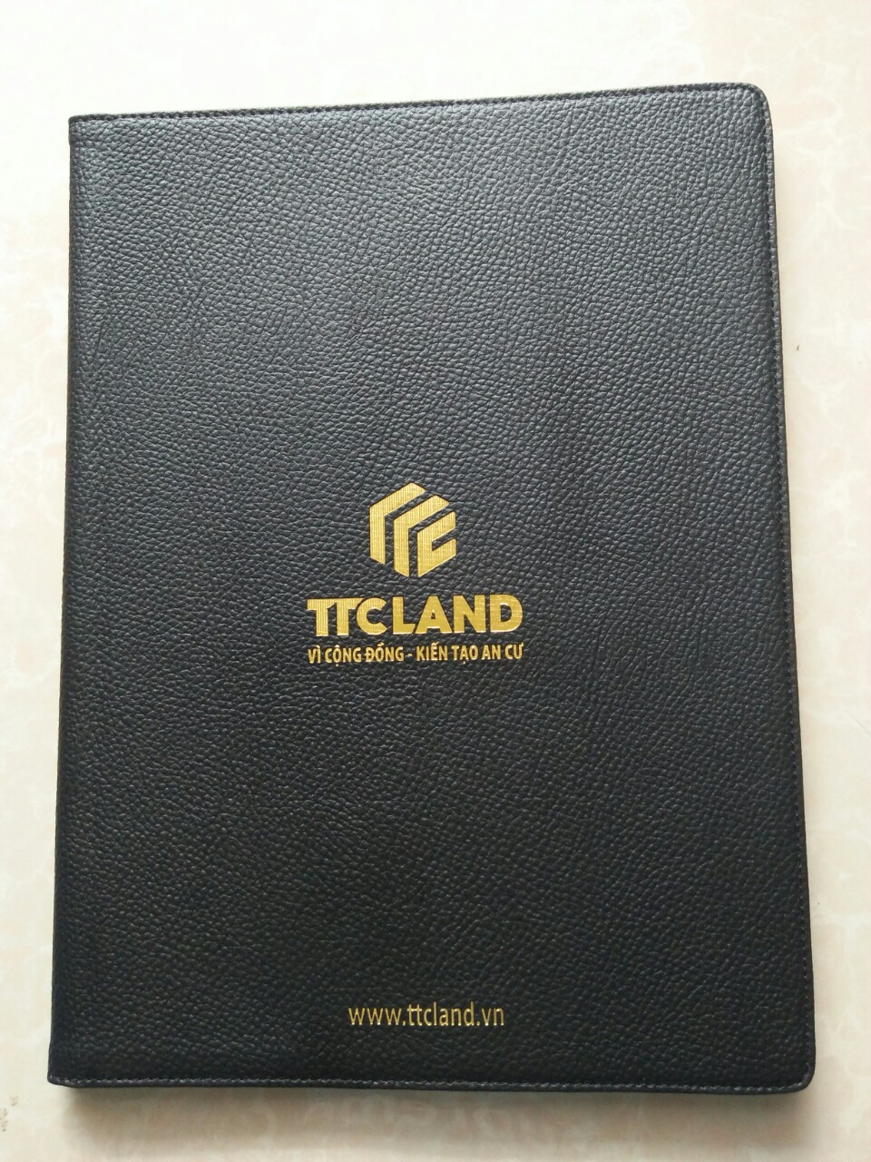 Địa chỉ sản xuất bìa menu da, bìa đựng hồ sơ da, sản xuất bìa da giá rẻ,