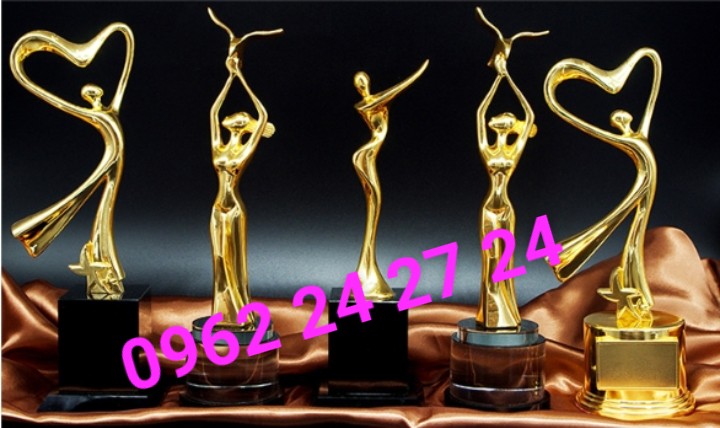 bán cúp đồng quà tặng nhân viên xuất sắc, cung cấp cúp đồng xoay