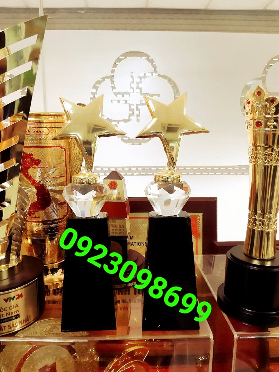 Nơi làm bộ quà tặng để bàn gỗ đồng, bộ ống cắm bút gỗ đồng,ống cắm bút pha lê,  bộ quà tăng sếp cao cấp