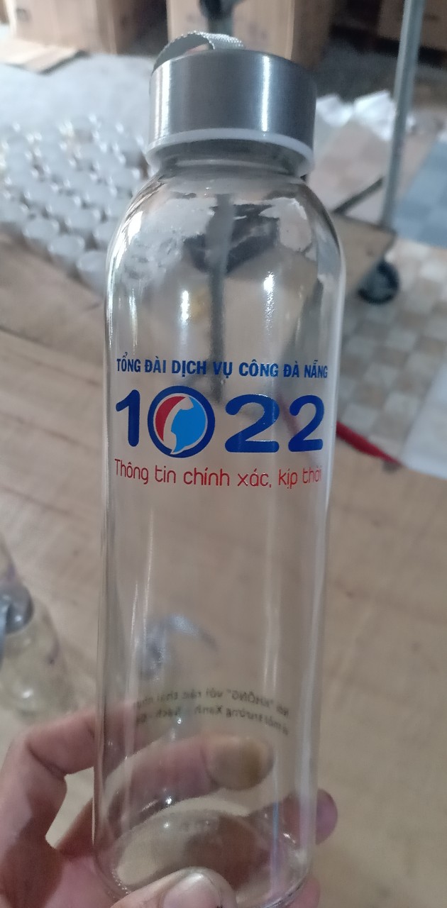 Bình nước thủy tinh 500ml giá rẻ được in logo theo yêu cầu tại Huế