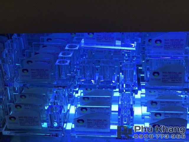 Cơ sở sản xuất quà tặng pha lê, kỷ niệm chương thủy tinh, quà tặng thủy tinh trắng